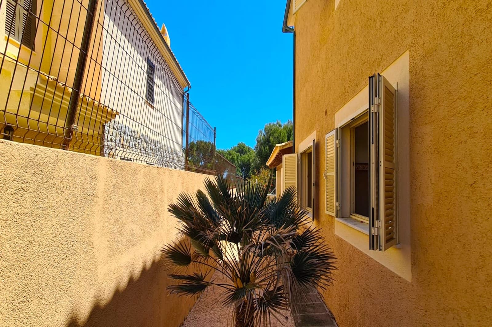 3 makuuhuone Huvila myytävänä paikassa Cala Mesquida mukana uima-altaan 
autotalli - 950 000 € (Ref: 6927938)