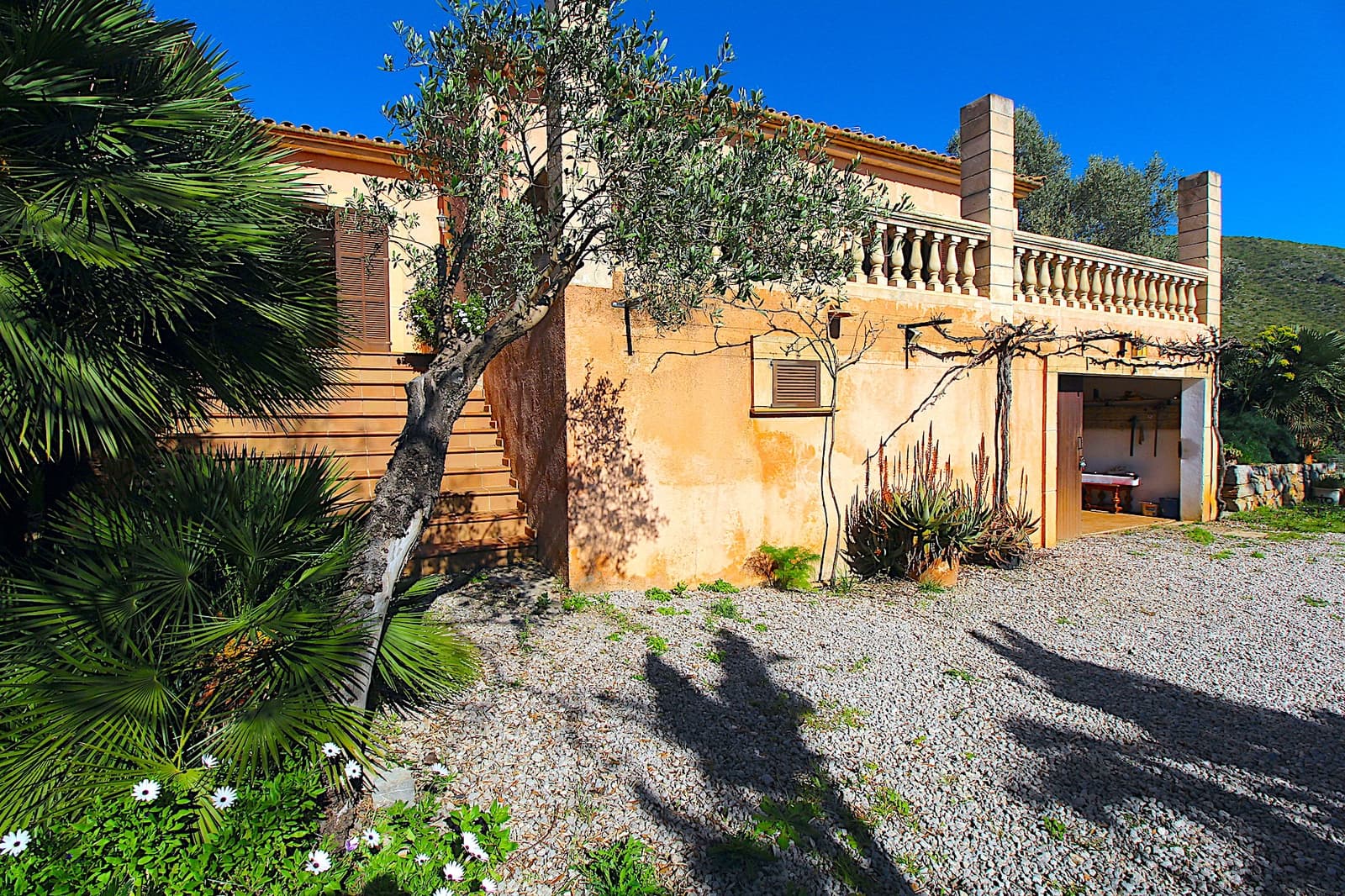 3 bedroom Finca/Country House for sale in Capdepera with garage - € 849,000 (Ref: 9733864)