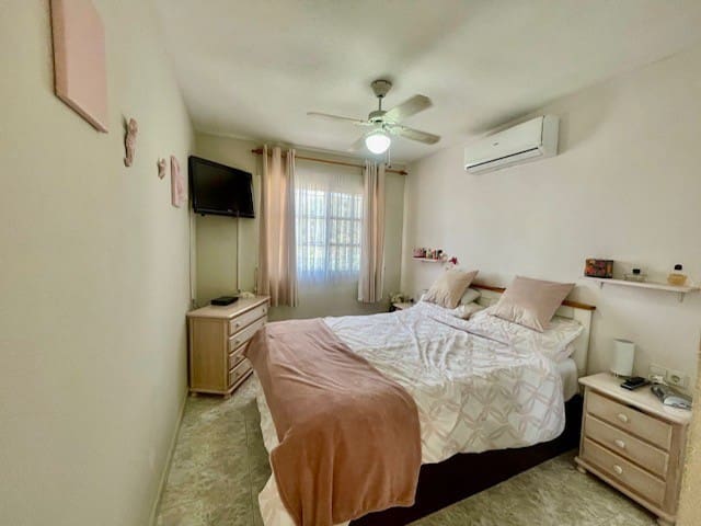 Chalet de 3 habitaciones en Playa Flamenca en venta con piscina garaje - 314.000 € (Ref: 9210348)