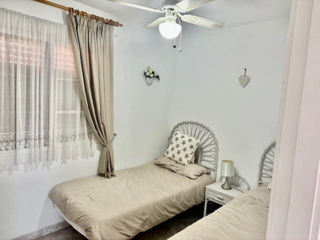 Chalet de 3 habitaciones en Playa Flamenca en venta con piscina garaje - 314.000 € (Ref: 9210348)