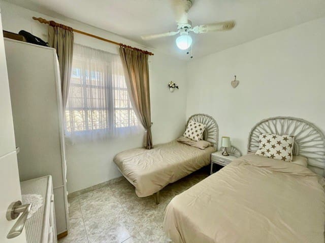 Chalet de 3 habitaciones en Playa Flamenca en venta con piscina garaje - 314.000 € (Ref: 9210348)