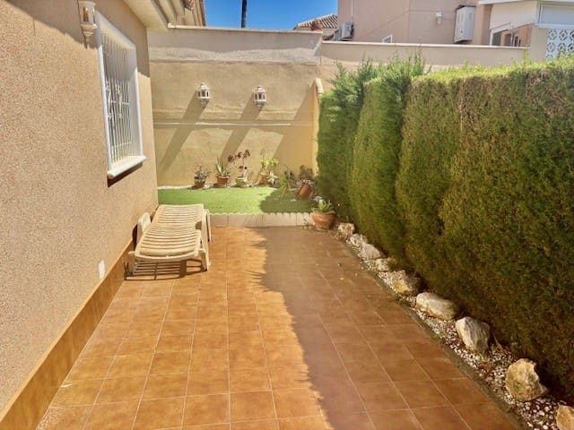 Chalet de 3 habitaciones en Playa Flamenca en venta con piscina garaje - 314.000 € (Ref: 9210348)