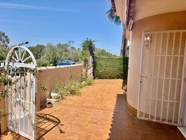 Chalet de 3 habitaciones en Playa Flamenca en venta con piscina garaje - 314.000 € (Ref: 9210348)