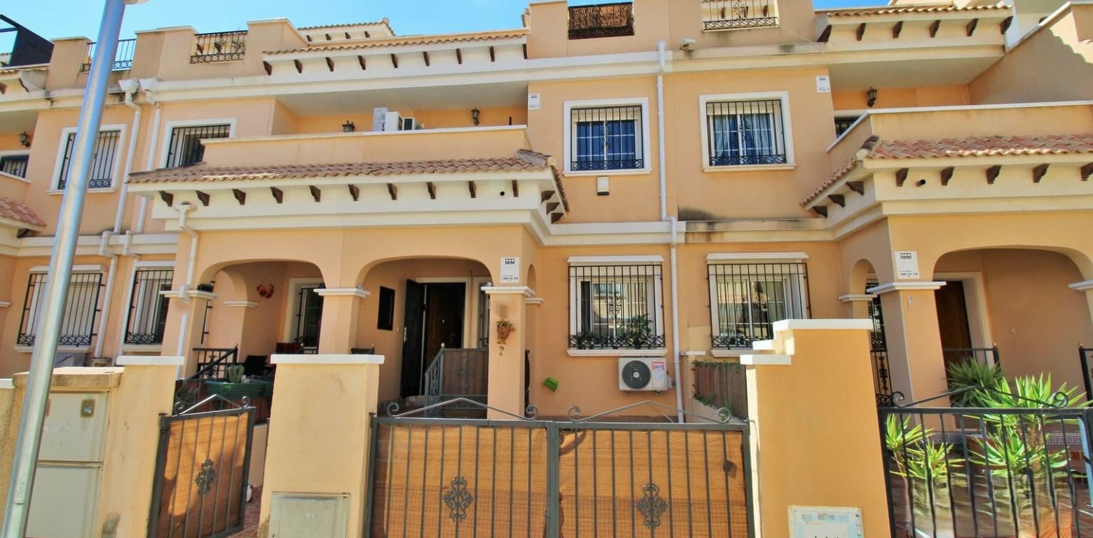 3 soveværelse Villa til salg i Playa Flamenca med swimmingpool garage - € 164.900 (Ref: 9210482)