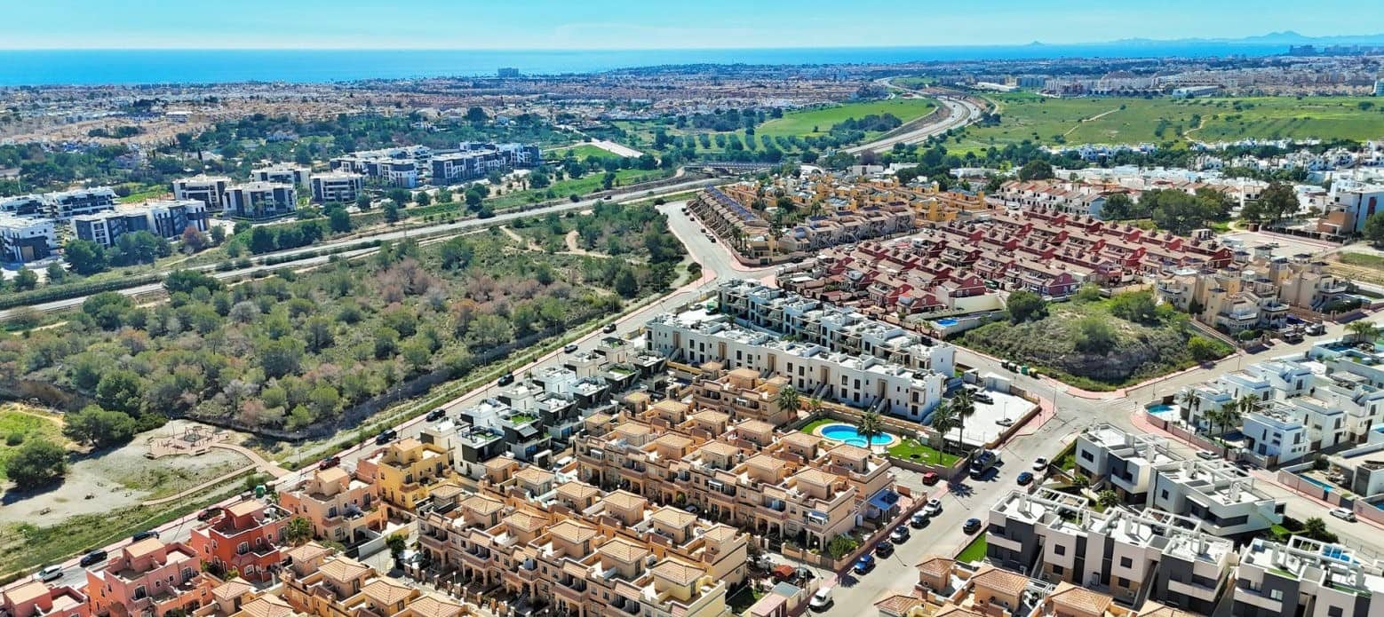 3 soveværelse Villa til salg i Playa Flamenca med swimmingpool garage - € 164.900 (Ref: 9210482)