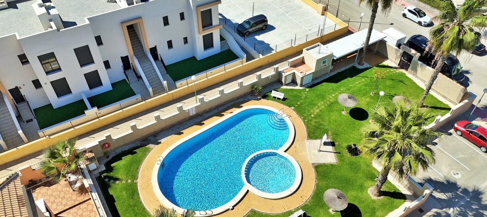 3 soveværelse Villa til salg i Playa Flamenca med swimmingpool garage - € 164.900 (Ref: 9210482)