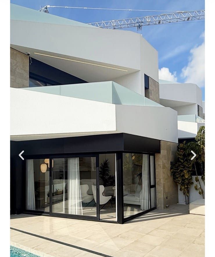 Chalet de 3 habitaciones en Playa Flamenca en venta con piscina garaje - 499.000 € (Ref: 9254161)