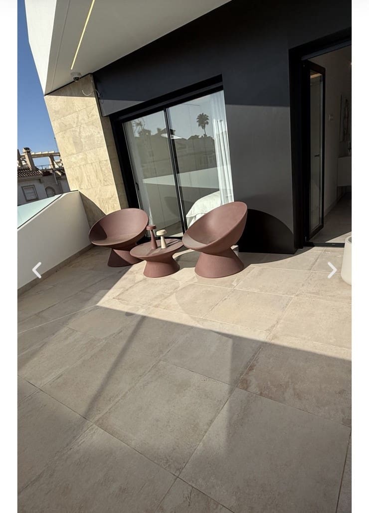 Chalet de 3 habitaciones en Playa Flamenca en venta con piscina garaje - 499.000 € (Ref: 9254161)