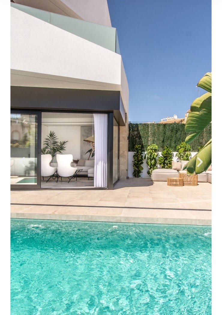 Chalet de 3 habitaciones en Playa Flamenca en venta con piscina garaje - 499.000 € (Ref: 9254161)