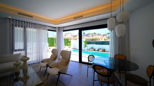 Chalet de 3 habitaciones en Playa Flamenca, Orihuela en venta con piscina garaje - 499.000 € (Ref: 9254161)