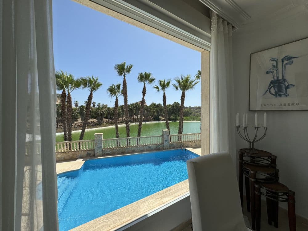 3 soveværelse Villa til salg i Villamartin med swimmingpool garage - € 529.995 (Ref: 9272865)