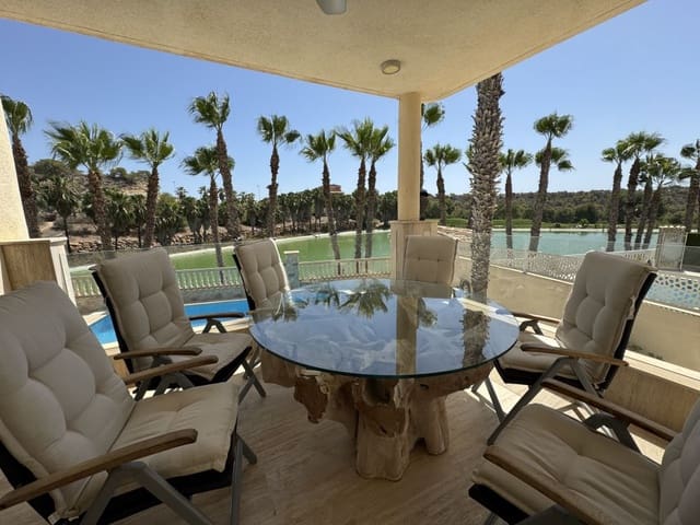 3 soveværelse Villa til salg i Villamartin, Orihuela med swimmingpool garage - € 529.995 (Ref: 9272865)