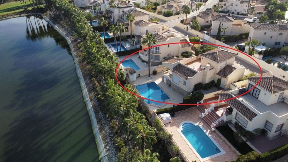 3 soveværelse Villa til salg i Villamartin med swimmingpool garage - € 529.995 (Ref: 9272865)