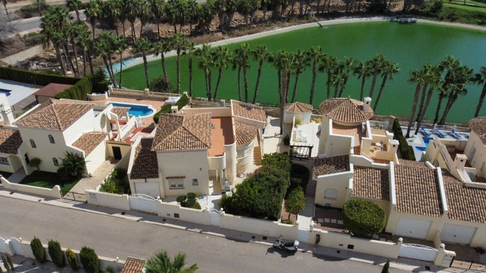 3 soveværelse Villa til salg i Villamartin med swimmingpool garage - € 529.995 (Ref: 9272865)