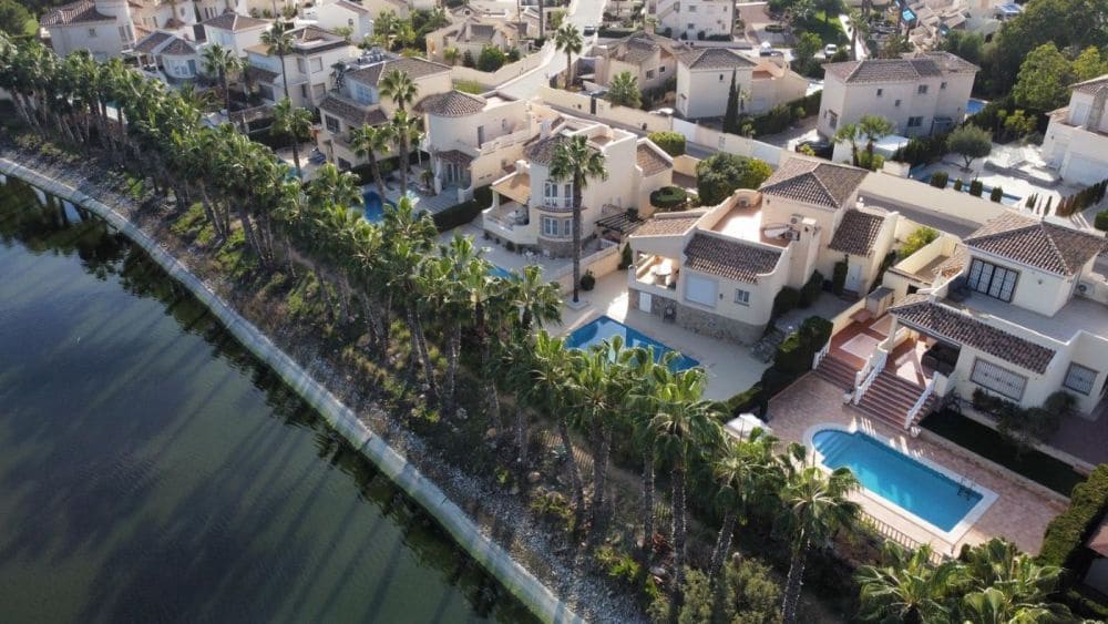 3 soveværelse Villa til salg i Villamartin med swimmingpool garage - € 529.995 (Ref: 9272865)