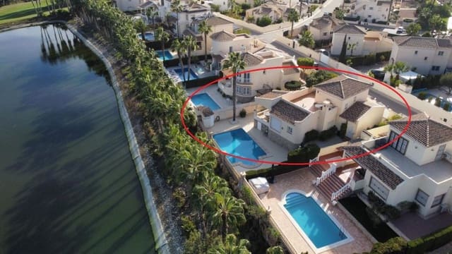 3 soveværelse Villa til salg i Villamartin, Orihuela med swimmingpool garage - € 529.995 (Ref: 9272865)