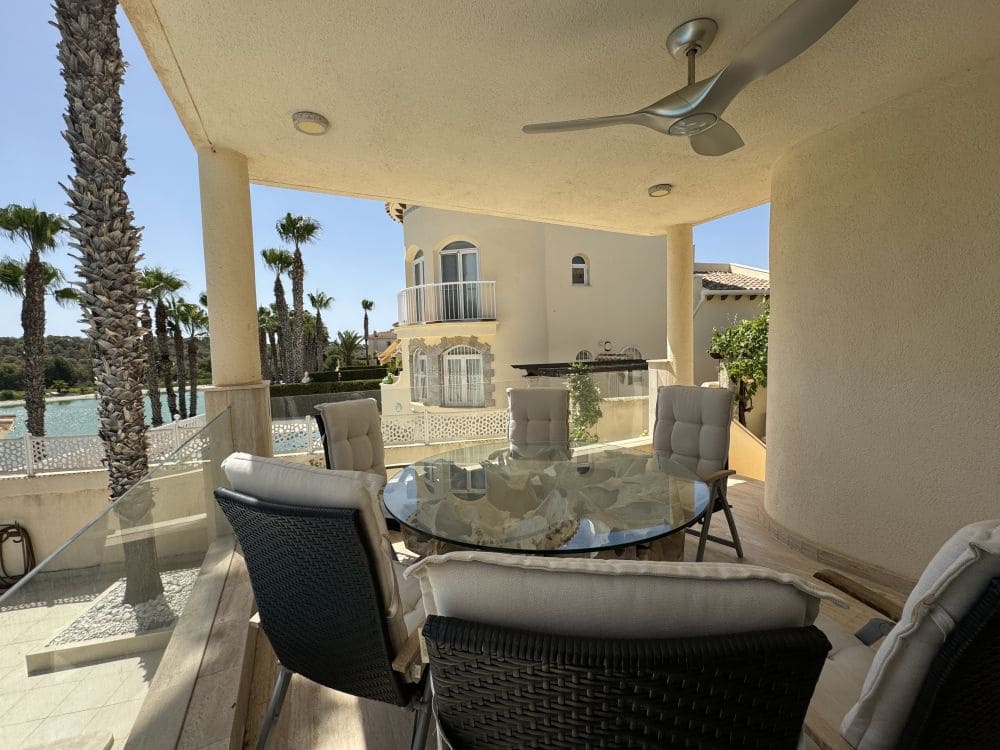 3 soveværelse Villa til salg i Villamartin med swimmingpool garage - € 529.995 (Ref: 9272865)