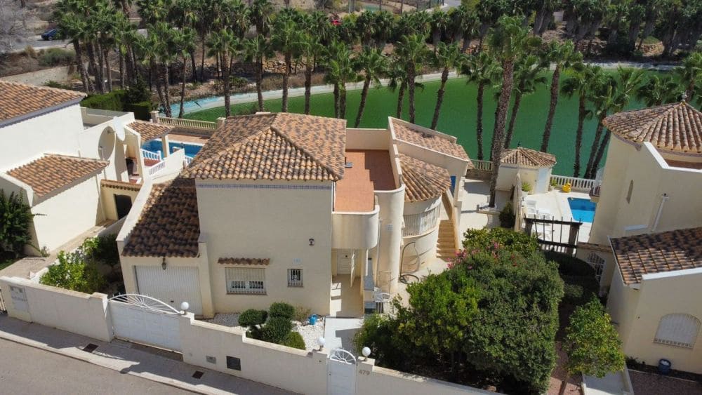 3 soveværelse Villa til salg i Villamartin med swimmingpool garage - € 529.995 (Ref: 9272865)