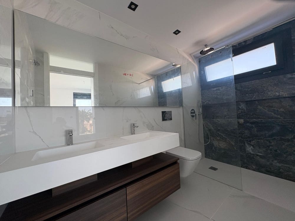 3 soveværelse Villa til salg i Torrevieja med swimmingpool garage - € 750.000 (Ref: 9279752)