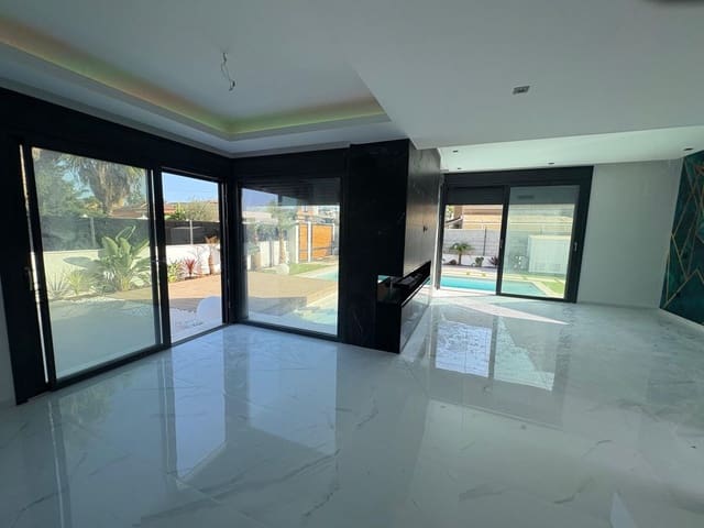 3 soveværelse Villa til salg i Torrevieja med swimmingpool garage - € 750.000 (Ref: 9279752)