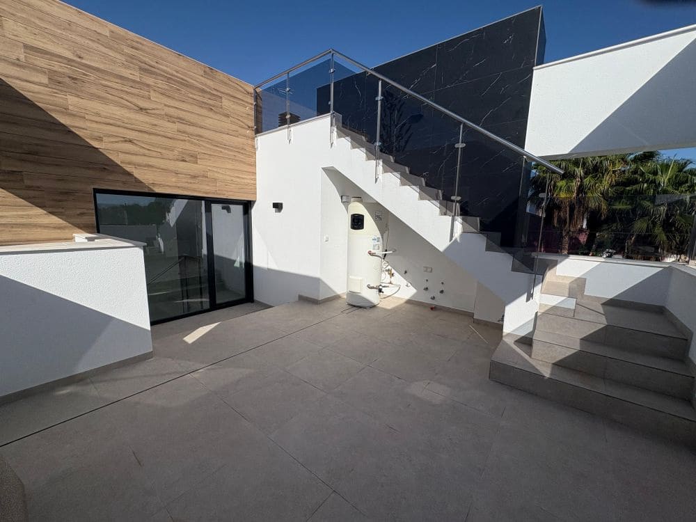 3 soveværelse Villa til salg i Torrevieja med swimmingpool garage - € 750.000 (Ref: 9279752)