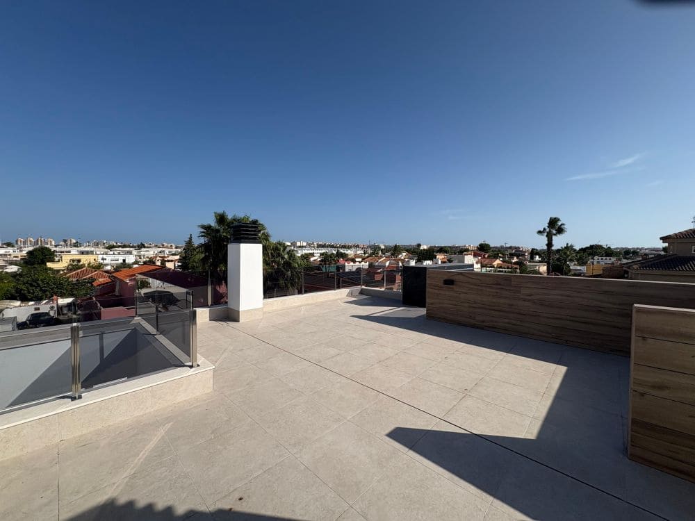 3 soveværelse Villa til salg i Torrevieja med swimmingpool garage - € 750.000 (Ref: 9279752)
