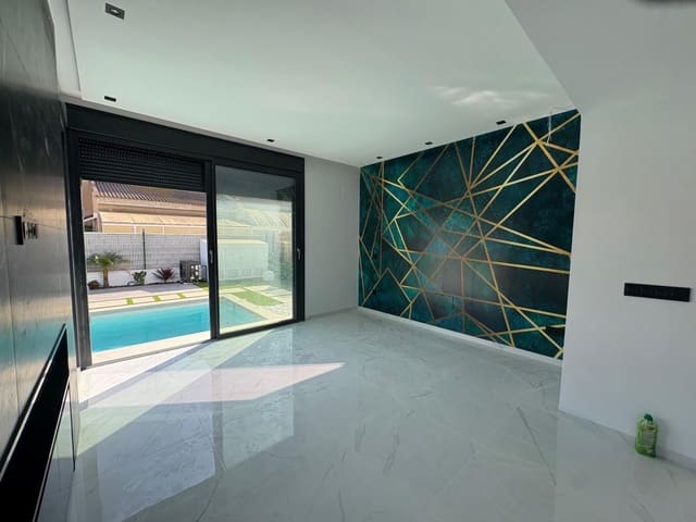 3 soveværelse Villa til salg i Torrevieja med swimmingpool garage - € 750.000 (Ref: 9279752)