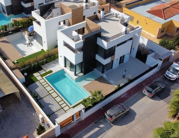3 soveværelse Villa til salg i Torrevieja med swimmingpool garage - € 750.000 (Ref: 9279752)