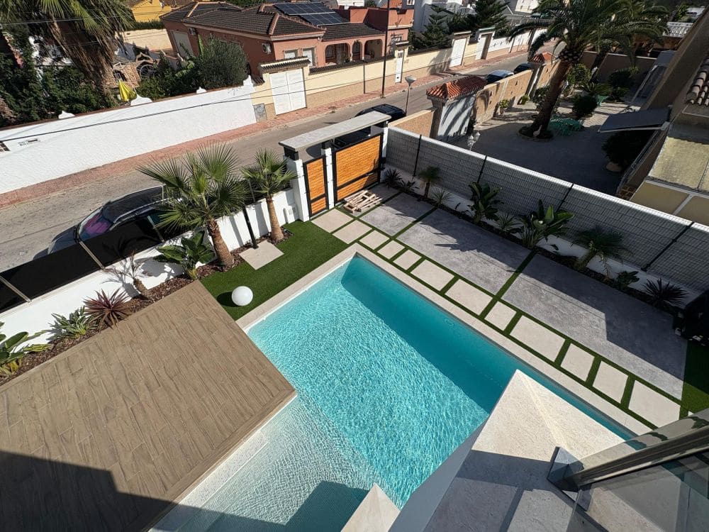 3 soveværelse Villa til salg i Torrevieja med swimmingpool garage - € 750.000 (Ref: 9279752)