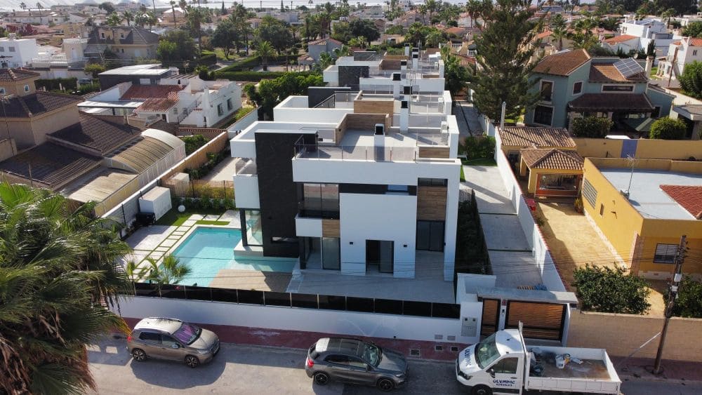 3 soveværelse Villa til salg i Torrevieja med swimmingpool garage - € 750.000 (Ref: 9279752)