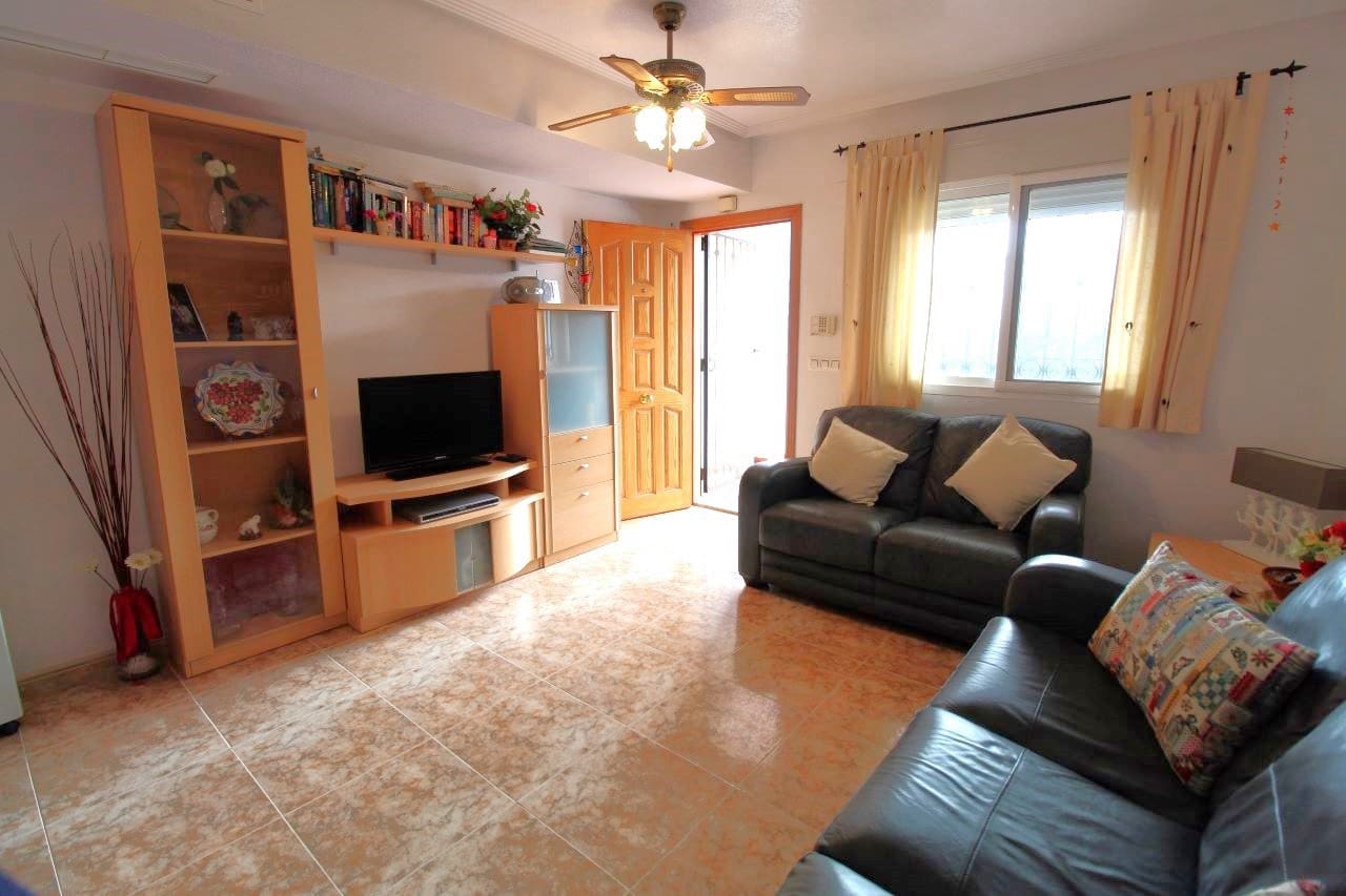 Chalet de 2 habitaciones en Playa Flamenca en venta con piscina garaje - 189.900 € (Ref: 9294763)