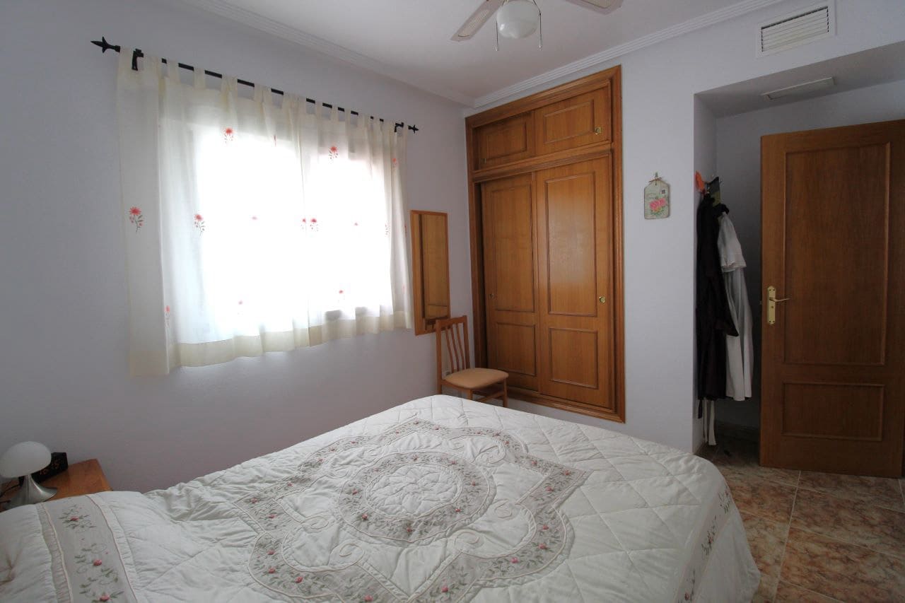 Chalet de 2 habitaciones en Playa Flamenca en venta con piscina garaje - 189.900 € (Ref: 9294763)