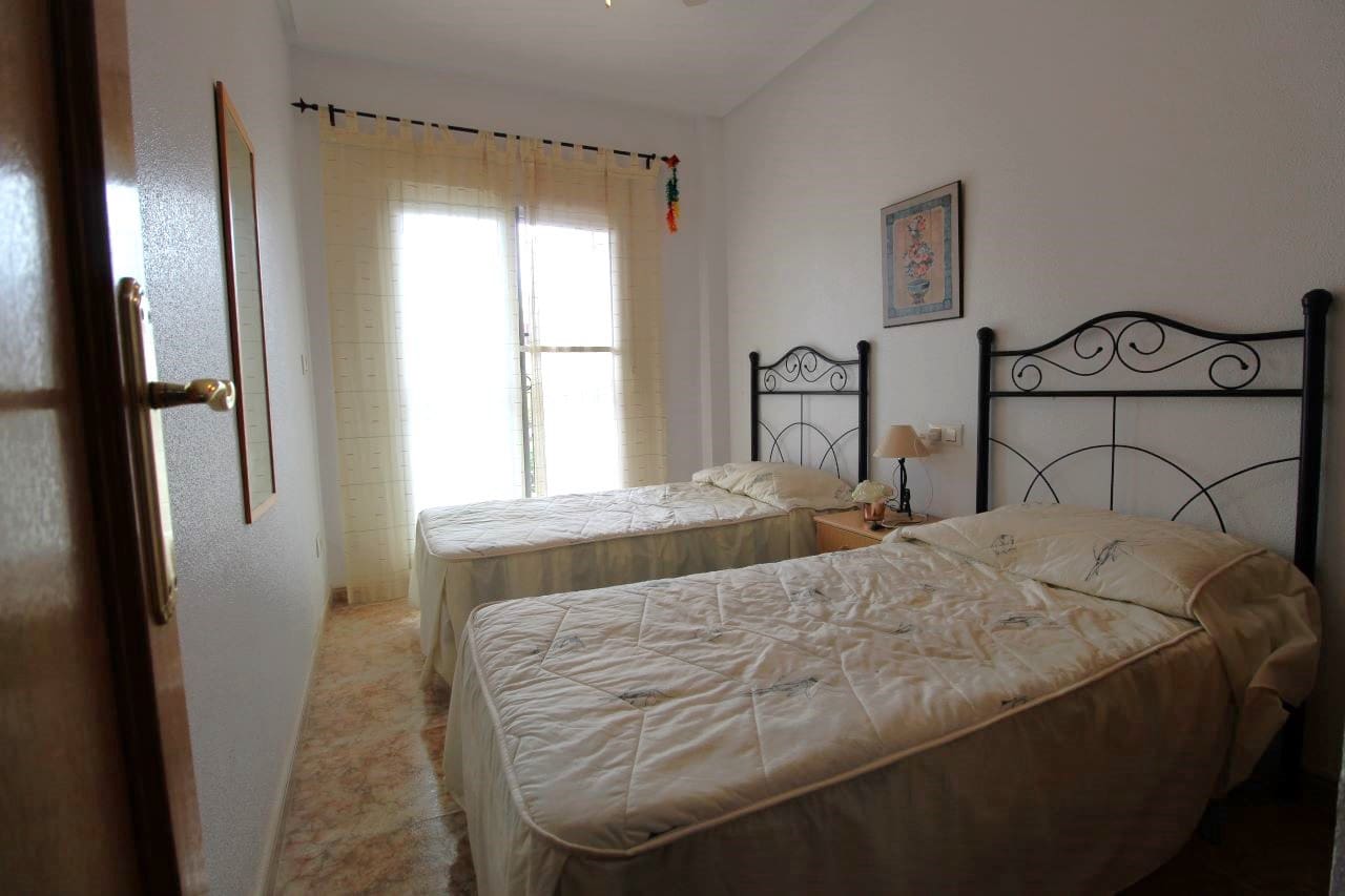 Chalet de 2 habitaciones en Playa Flamenca en venta con piscina garaje - 189.900 € (Ref: 9294763)