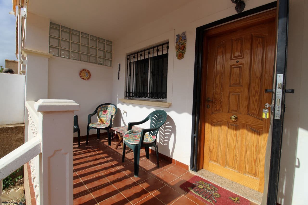 Chalet de 2 habitaciones en Playa Flamenca en venta con piscina garaje - 189.900 € (Ref: 9294763)