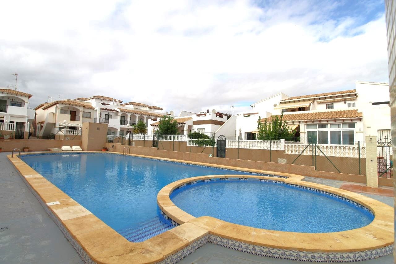 Chalet de 2 habitaciones en Playa Flamenca en venta con piscina garaje - 189.900 € (Ref: 9294763)