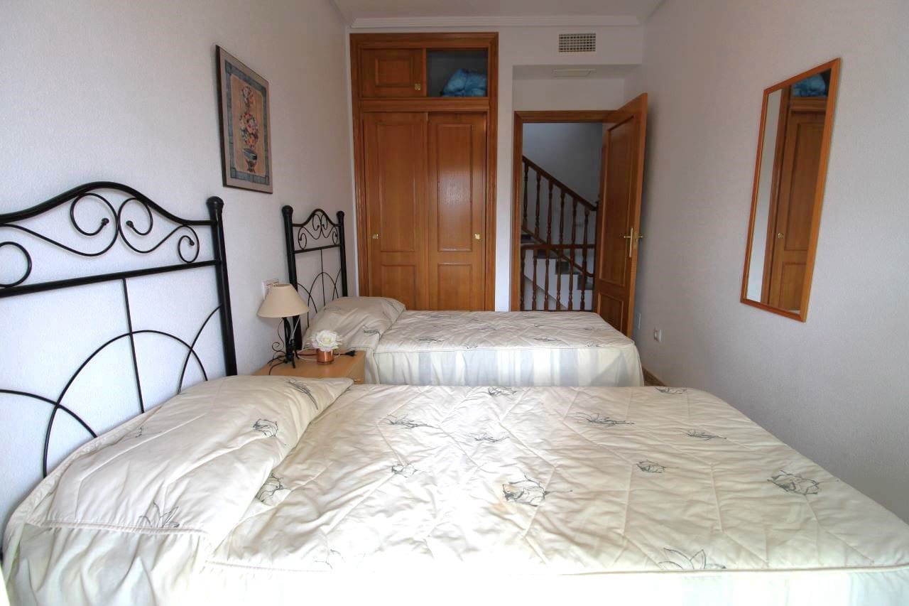 Chalet de 2 habitaciones en Playa Flamenca en venta con piscina garaje - 189.900 € (Ref: 9294763)