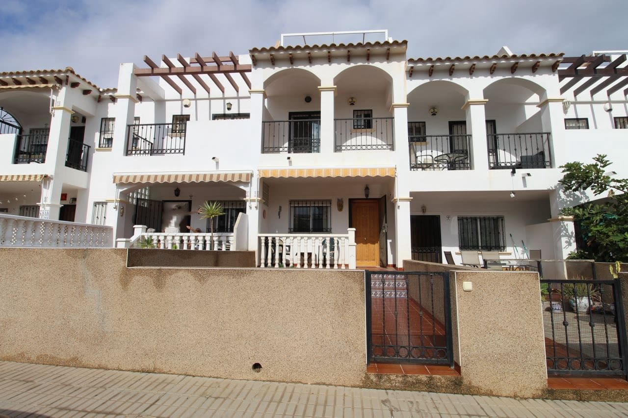 Chalet de 2 habitaciones en Playa Flamenca en venta con piscina garaje - 189.900 € (Ref: 9294763)