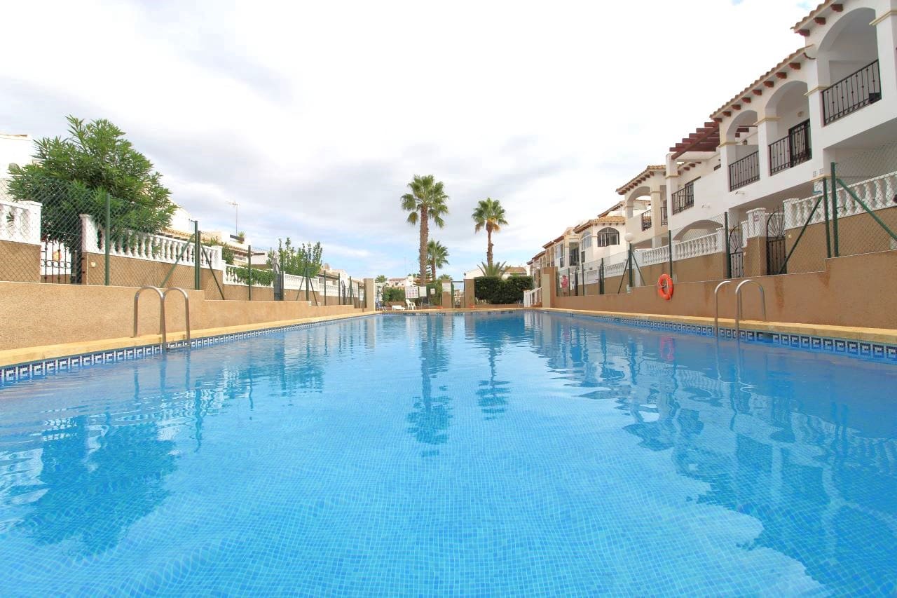 Chalet de 2 habitaciones en Playa Flamenca en venta con piscina garaje - 189.900 € (Ref: 9294763)