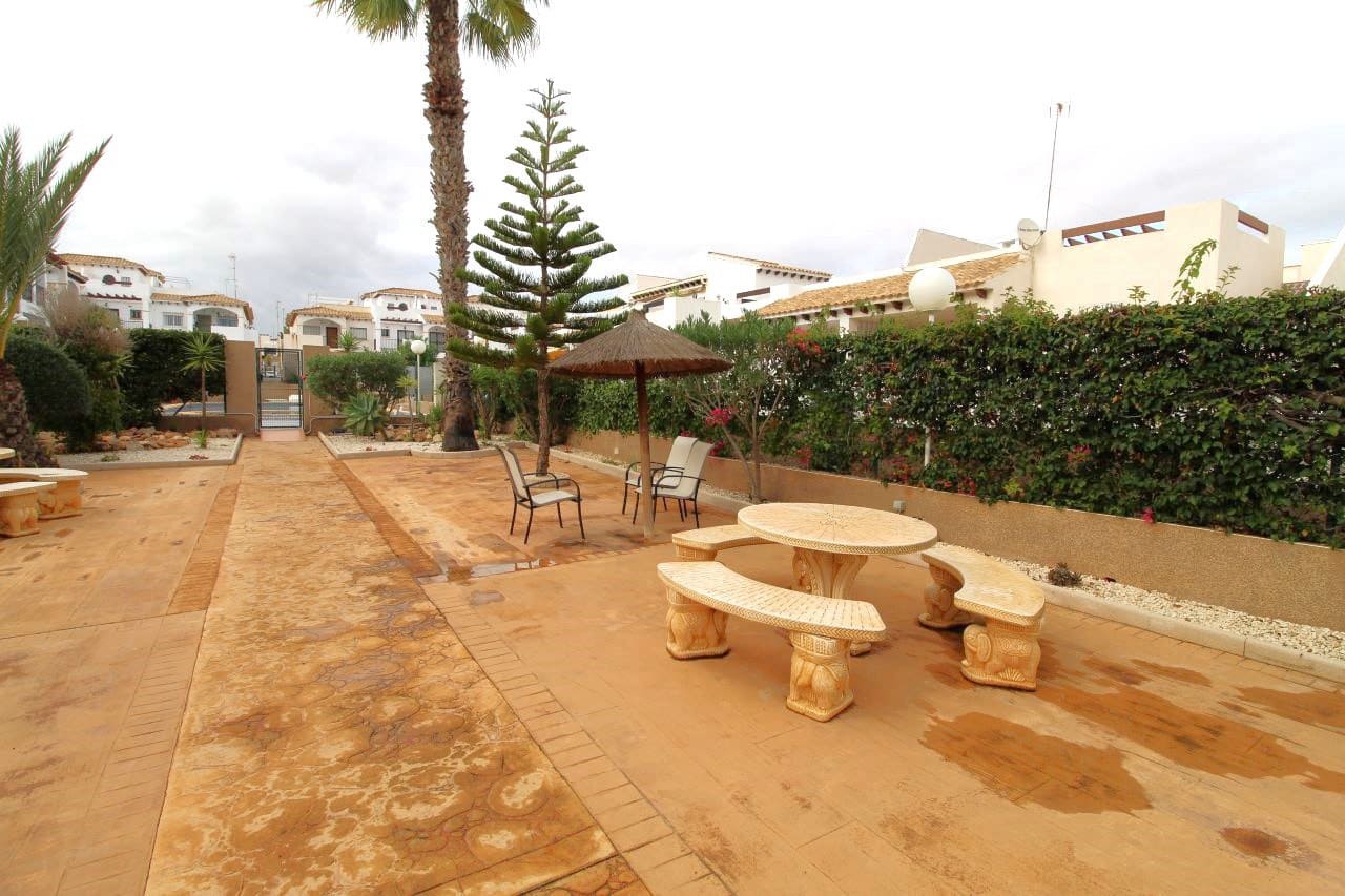 Chalet de 2 habitaciones en Playa Flamenca en venta con piscina garaje - 189.900 € (Ref: 9294763)