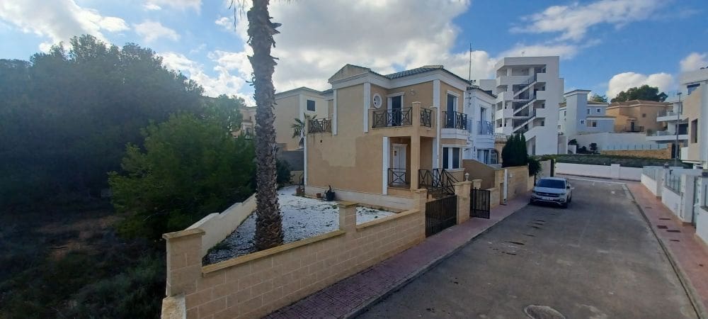 3 bedroom Villa for sale in Villamartin with garage - € 219,990 (Ref: 9306423)