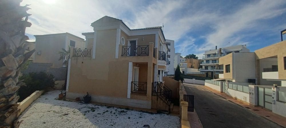 3 bedroom Villa for sale in Villamartin with garage - € 219,990 (Ref: 9306423)