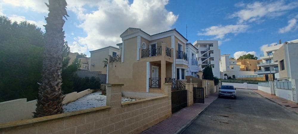 3 bedroom Villa for sale in Villamartin with garage - € 219,990 (Ref: 9306423)