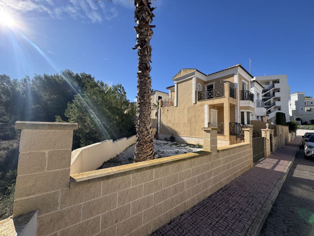 3 bedroom Villa for sale in Villamartin with garage - € 219,990 (Ref: 9306423)