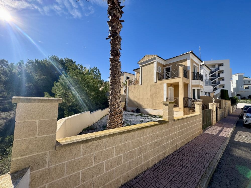 3 bedroom Villa for sale in Villamartin with garage - € 219,990 (Ref: 9306423)