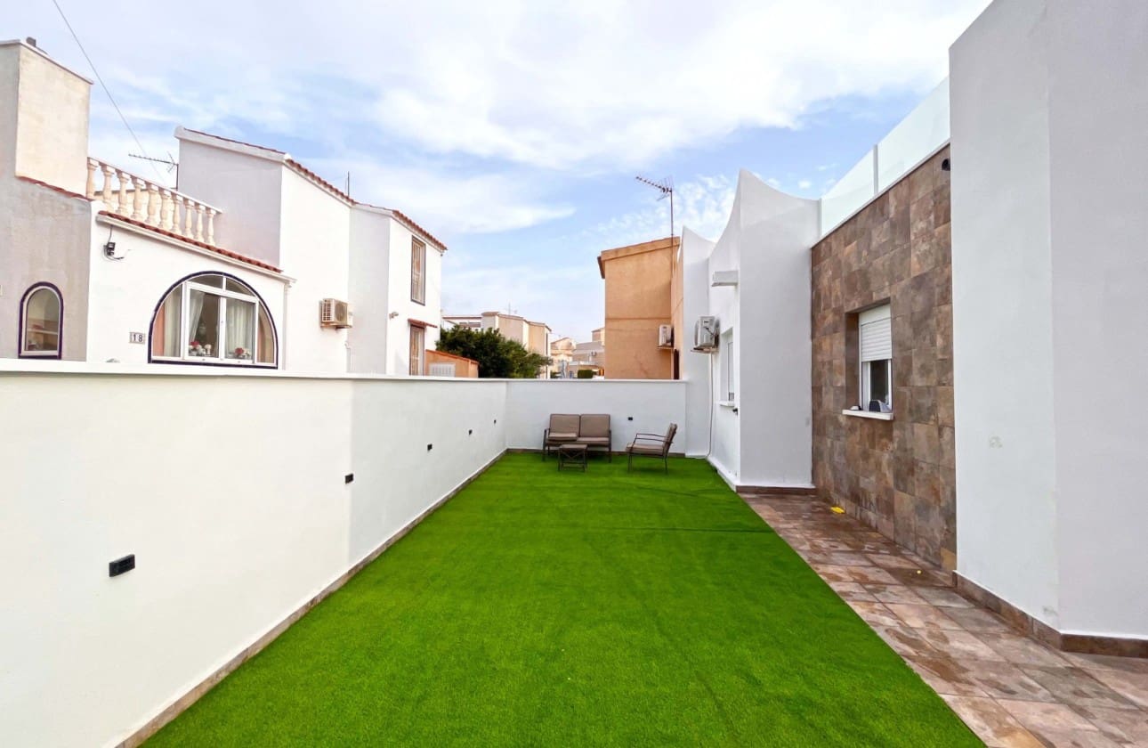 2 bedroom Villa for sale in Playa Flamenca with pool - € 219,000 (Ref: 9306426)