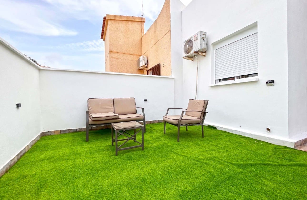 2 bedroom Villa for sale in Playa Flamenca with pool - € 219,000 (Ref: 9306426)