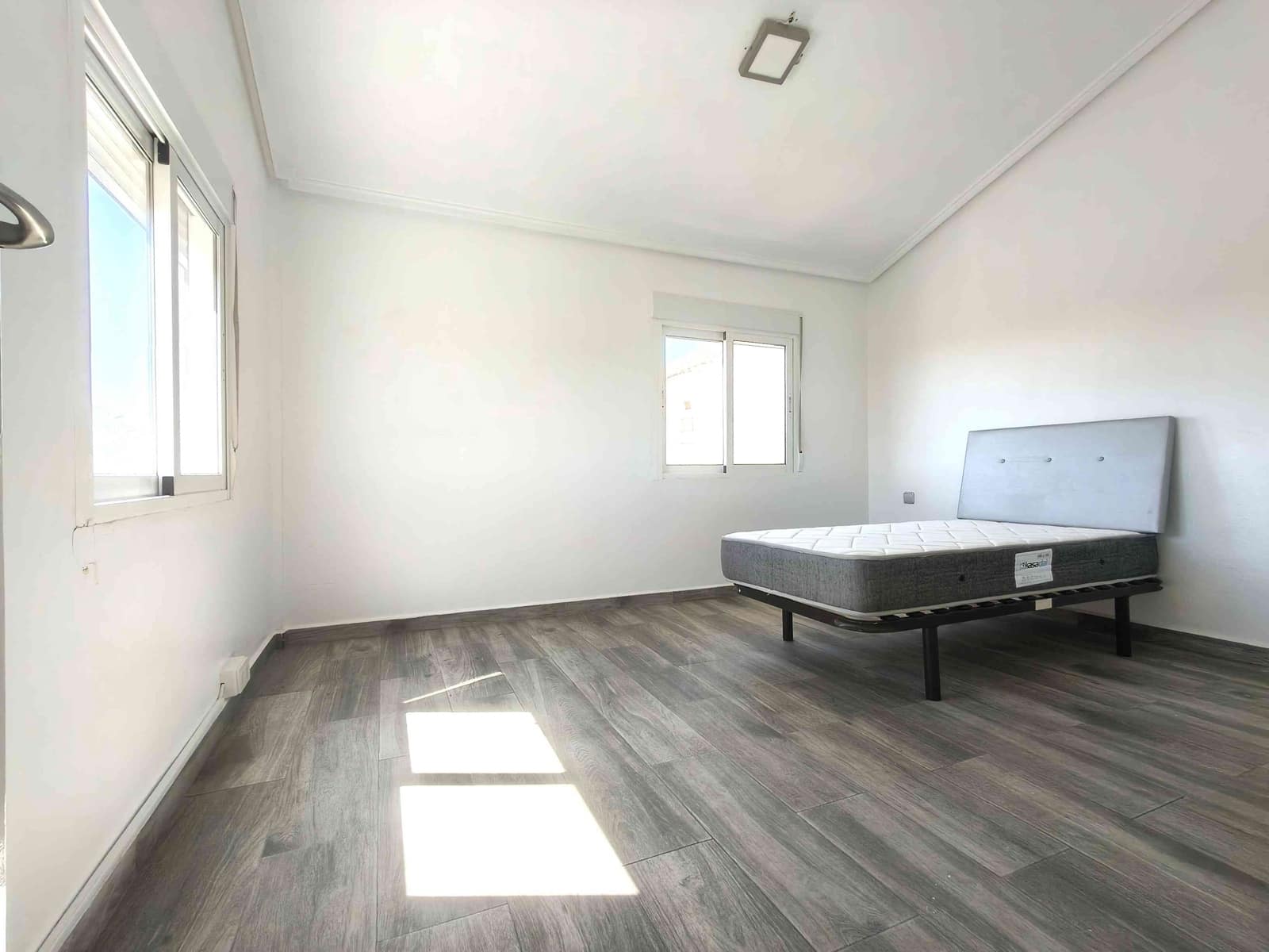 Chalet de 3 habitaciones en Playa Flamenca en venta con piscina - 189.500 € (Ref: 9311848)