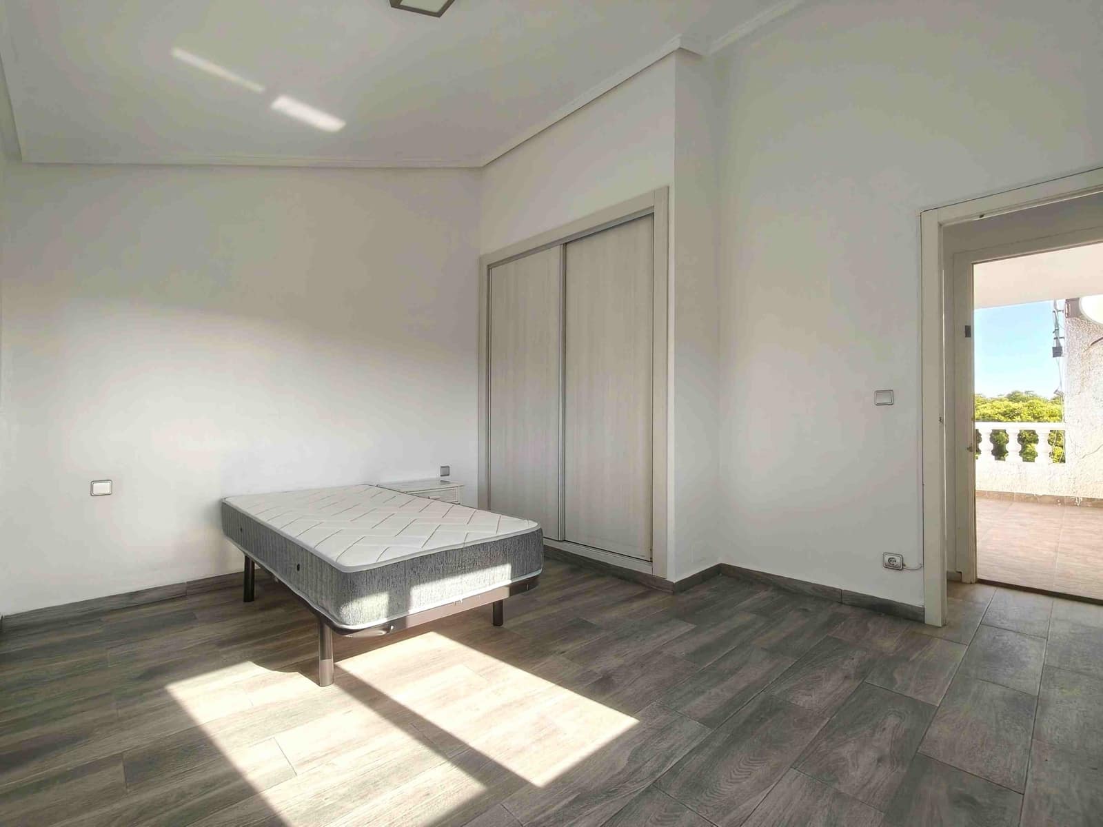 Chalet de 3 habitaciones en Playa Flamenca en venta con piscina - 189.500 € (Ref: 9311848)