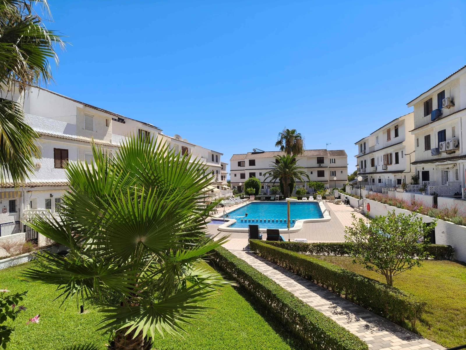 Chalet de 3 habitaciones en Playa Flamenca en venta con piscina - 189.500 € (Ref: 9311848)