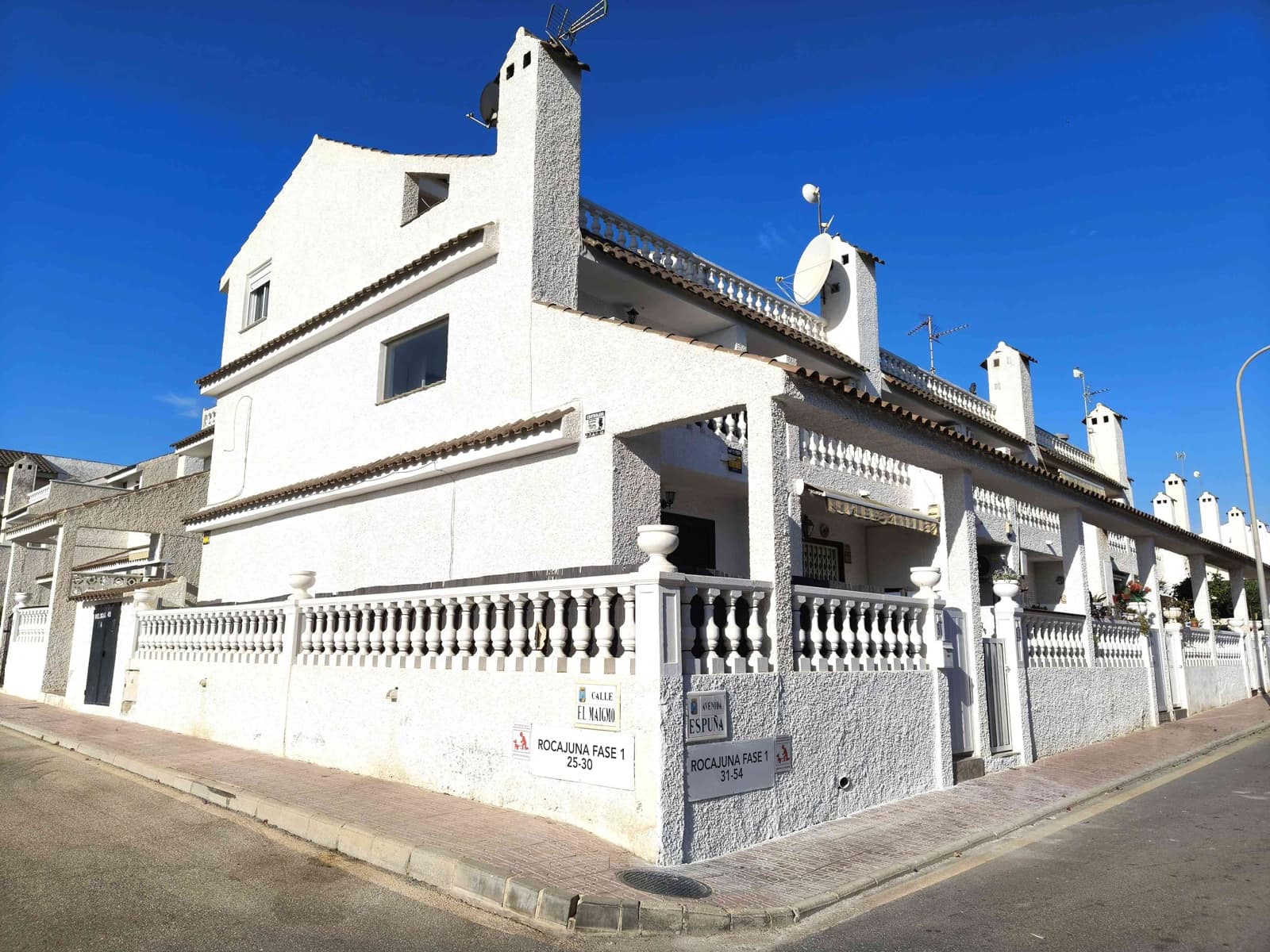 Chalet de 3 habitaciones en Playa Flamenca en venta con piscina - 189.500 € (Ref: 9311848)